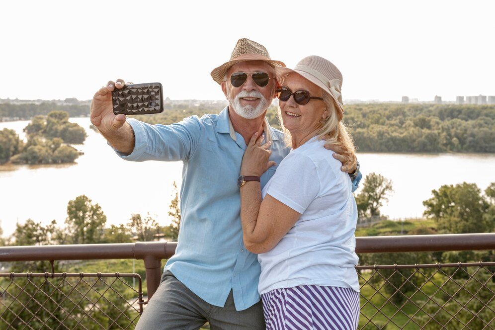 cute old couple taking selfie_23 2148293895